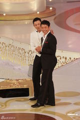 组图：2012港姐竞选 刘德华携手魔术师Cyril演出