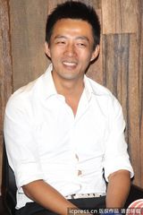 组图：汪小菲火速澄清未欠薪 上衣绷开闹笑话