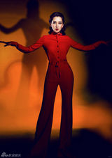 组图：马苏五彩魅惑写真曝光 一身红装曲线修长