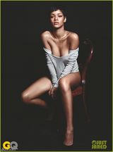 组图：蕾哈娜全裸登杂志胴体火辣诱人