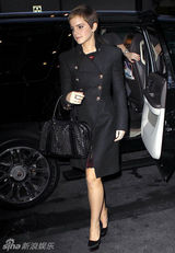 组图：艾玛-沃特森引领风尚女星钟爱铆钉包