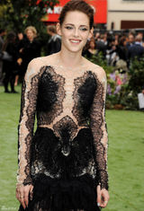 高清图：《白雪公主与猎人》伦敦首映 塞隆美艳