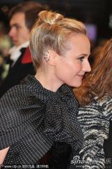 组图：黛安-克鲁格现身柏林开幕红毯妩媚性感