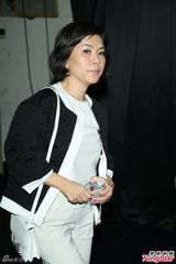 组图：李宗盛桃红衬衫开唱 称林忆莲唱得更好