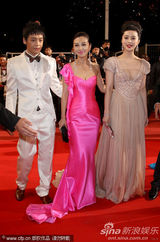 幻灯图集：《日照重庆》戛纳首映 王小帅获最高礼遇