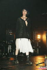 组图：杨乃文开唱紧张过头 新歌频忘词羞抱歉