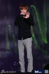 组图：韩团东方神起FTIsland等唱响K-POP演唱会