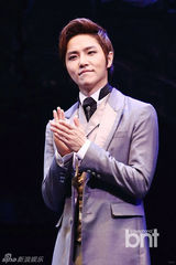 组图：2AM昶旻等演音乐剧《开膛手杰克》洒热泪