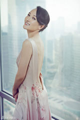 组图：马睿优雅写真演绎芬芳女人花