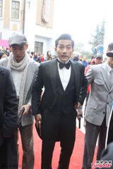 组图：刘恺威暂别新娘忙工作 与唐嫣拍新戏