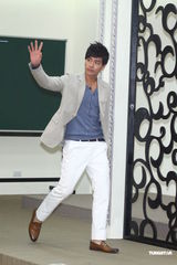 组图：杨丞琳出席新戏首映会 “醉”爱张孝全