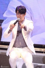 高清组图：车胜元台北会粉丝 展示熟男魅力