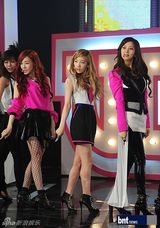 组图：泰蒂徐出演音乐节目《冠军秀》展热情舞台