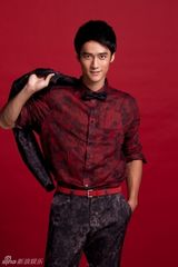 组图：蒋劲夫娜扎火红大片 青春活力喜庆开年