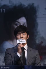 独家高清：李准基抱娃宣传新剧变奶爸 卖萌不停