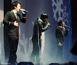 高清图：Super Junior金唱片热舞 捧奖当场洒泪