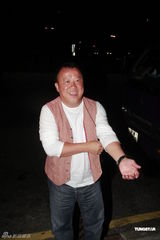 组图：曾志伟生日会指定穿校服 成龙刘嘉玲祝贺