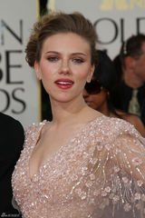 高清图：斯嘉丽-约翰逊深V雪纺礼服似女神缪斯