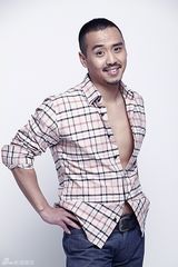 组图：侯剑时尚写真展十足男人味