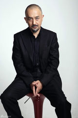 组图：男人四十方显魅力 姚橹拍质感大叔写真