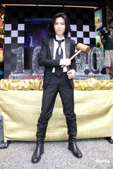 高清：萧敬腾推出“洛克先生”演唱会DVD