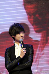 高清图：李宇春亮相《血滴子》发布会黑衣帅气