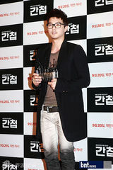 组图：金明敏新片《间谍》首映 金有贞等众星助阵