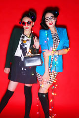 组图：徐杉登《女友校园》封面变复古摩登女