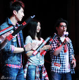 组图：吴尊李晨田原齐聚 点燃“向前闯”活动