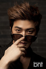 高清图：韩星金智勋拍写真 微露胸肌展致命诱惑