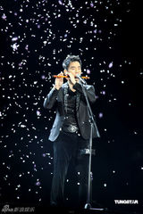 高清：任贤齐沪上跨年开个唱 马景涛携妻观看助威