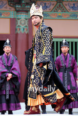 组图：李瑞镇宋智孝等穿古装宣传新剧《階伯》