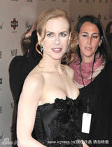 幻灯图：妮可爱美出洋相 心急抢镜满脸白粉吓人