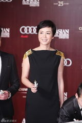 高清图：《最爱》剧组亮相 章子怡妩媚蒋雯丽知性