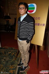 组图：钟景辉热爱演艺不退休 古明华获万元金牌