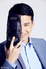 组图：钱泳辰初夏写真魅力多变