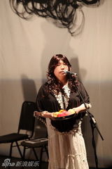 组图：刘晓晔领衔主演《混小子狂欢节》变老妈妈