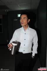 组图：胡杏儿与三视帝合作拍月历 今年放弃争视后