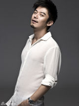 组图：芦芳生湿身大片眼神迷离男人味十足