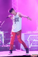 组图：MP魔幻力量香港开唱 赞港女会打扮有魅力