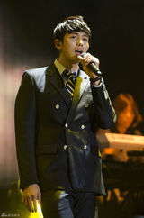 高清组图：2AM香港火热开唱 个人舞台技压全场