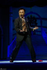 高清：《茉莉花》中西混搭引争议 谭晶带病开唱