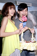 幻灯图：新人Olivia办庆功宴 新歌各大排行榜夺第一