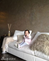 组图：赵薇爱女小四月成长记录 撒娇卖萌惹人爱