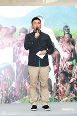 幻灯组图：张学友与非洲儿童合唱 崔健邦不怕被解雇