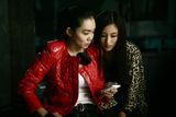 组图：《午夜微博》杜娟化身霸气微博控