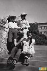 组图：87版红楼罕见照曝光 记录理想年代笃厚情感