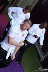 组图：李克勤直击英格兰备战 鲁尼植发茂密