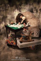 组图：范玮琪慵懒写真变贵妇 罕见短发打麻将