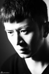 组图：郭家铭黑白写真蜕变成熟硬汉